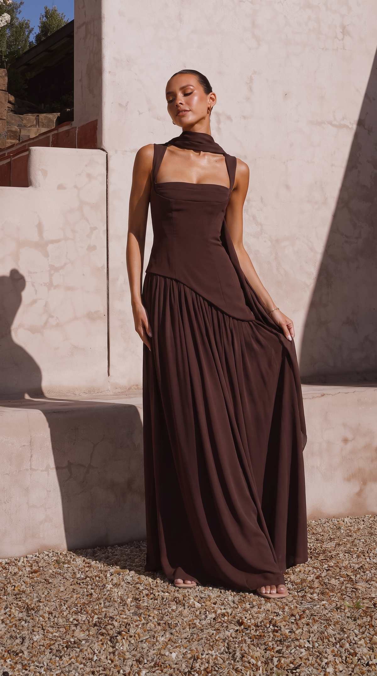 Vestido largo de invitada con escote cuadrado y abertura para mujer