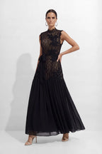 Vestido largo de encaje y gasa de invitada con cuello alto para mujer