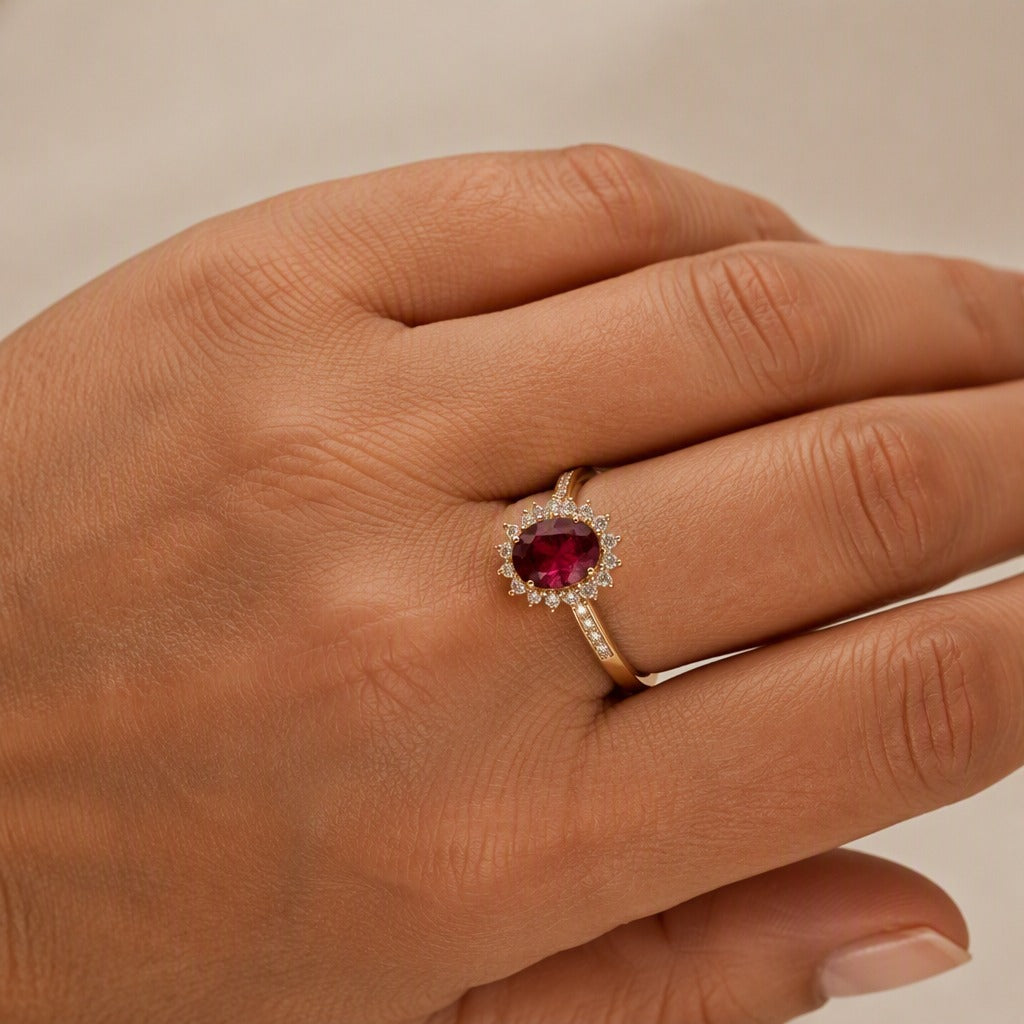 Anillo Statement de Halo con Aire de Herencia