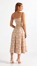 Refinado vestido midi de fiesta de invitada de boda con cuerpo de corsé y falda fluida | Midi