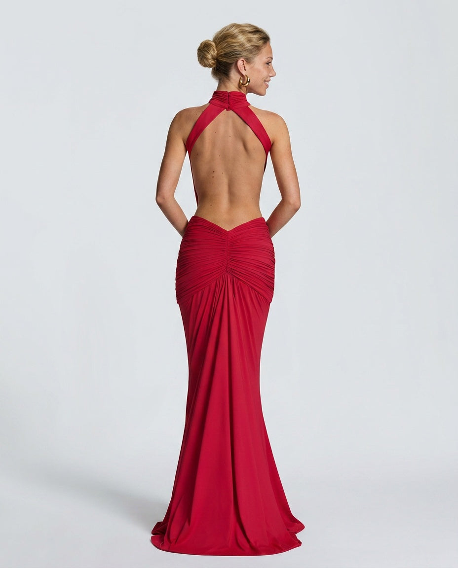 Vestido largo de invitada de boda con cuello halter