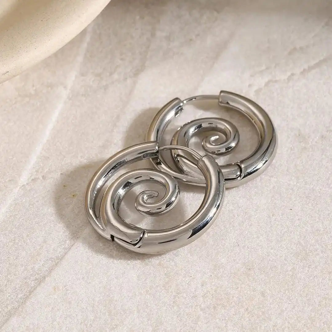 Pendientes Atemporales de Espiral en Oro