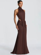 Elegante vestido largo de invitada de boda con cuello halter y espalda descubierta | Maxi