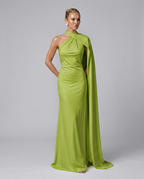 Vestido largo drapeado de invitada con un solo hombro