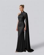 Vestido largo drapeado de invitada con un solo hombro