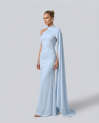 Vestido largo drapeado de invitada con un solo hombro