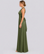 Vestido largo cruzado de invitada de boda con cuello halter