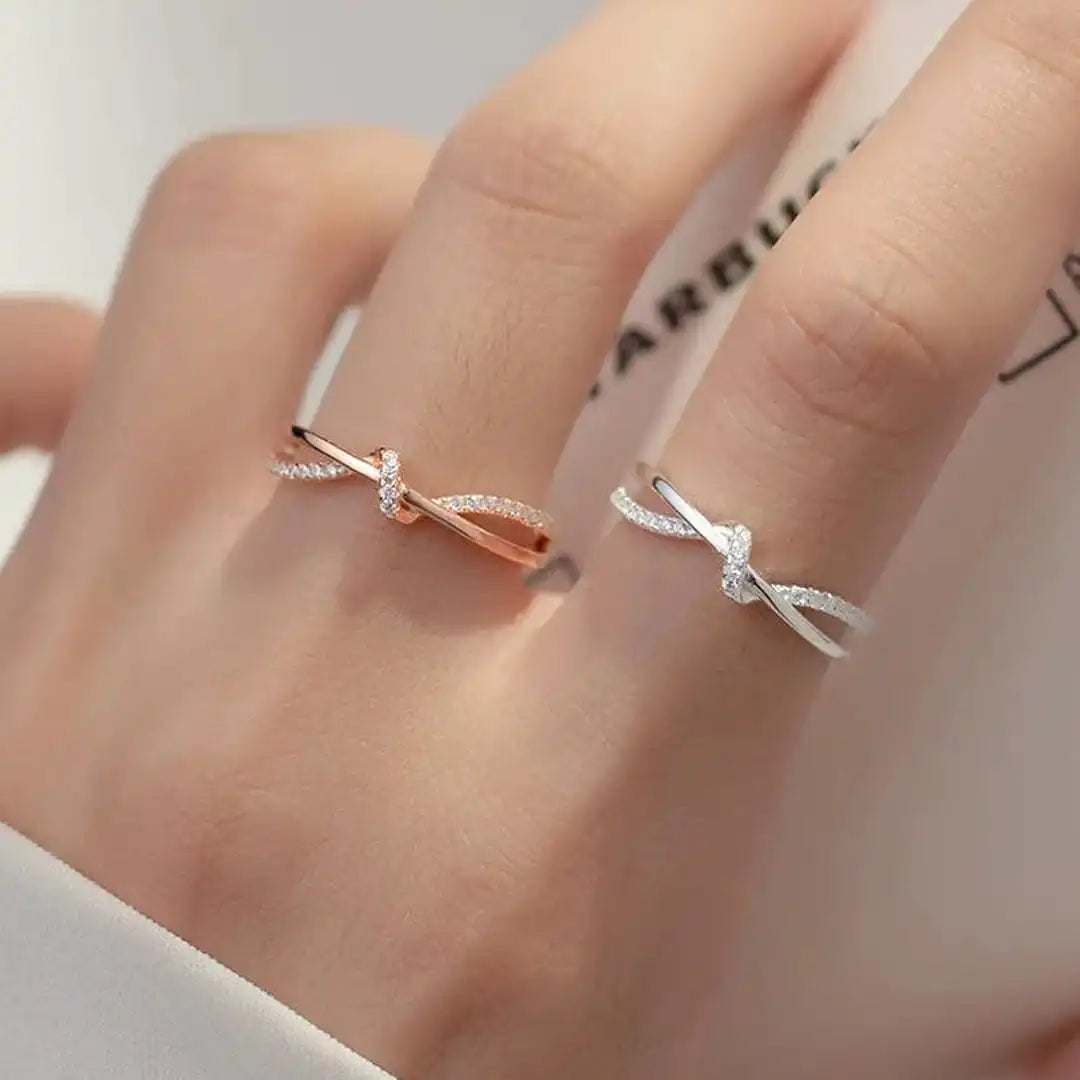 Anillo Clásico de Cruz y Nudo