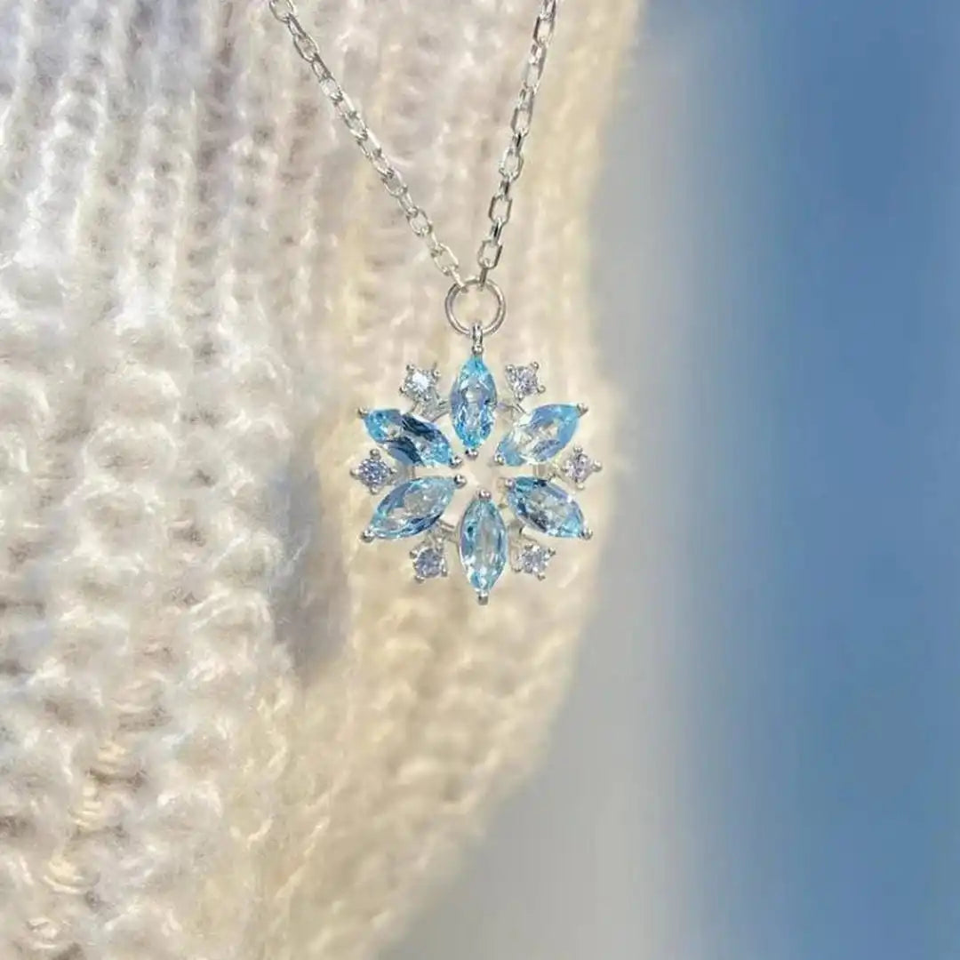 Collar Colgante de Flor Copo de Nieve Azul en Oro Blanco