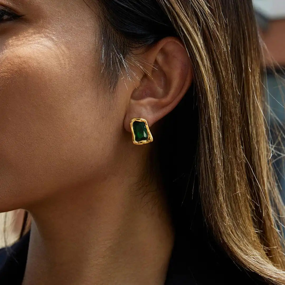 Pendientes Atemporales de Circón Cuadrado en Oro