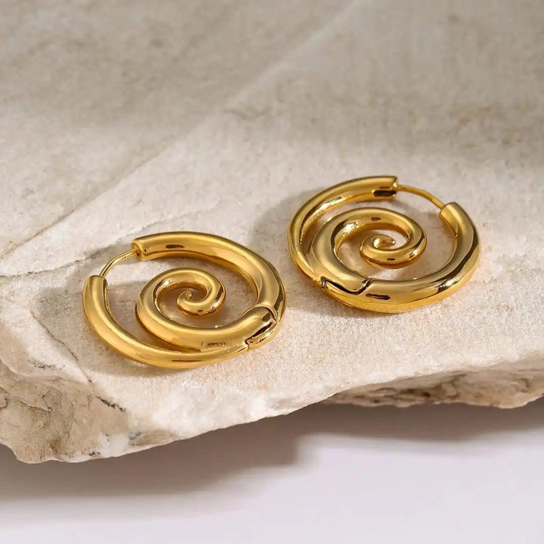 Pendientes Atemporales de Espiral en Oro