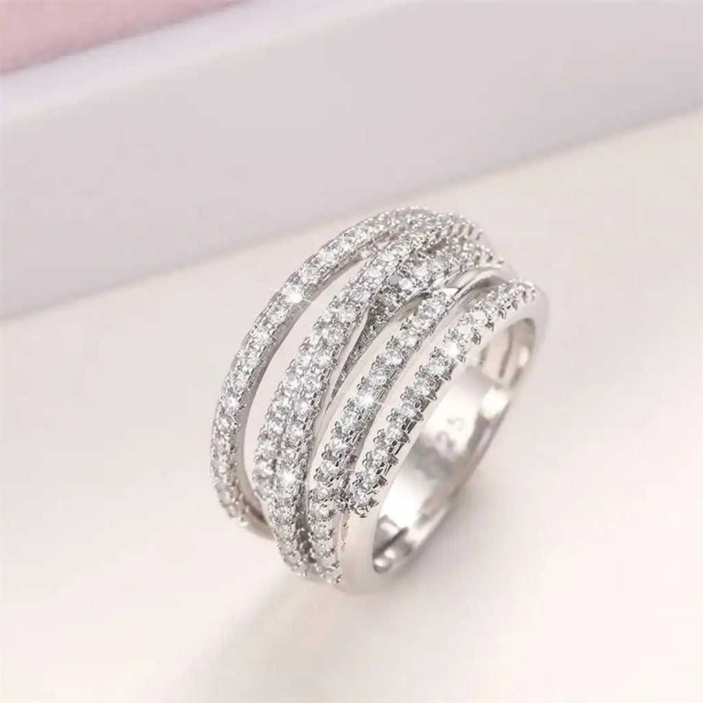 Anillo de Cruz con Circonita en Capas