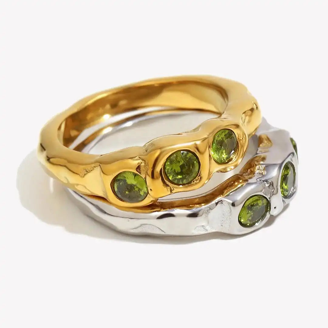 Anillo Vintage de Gemas Incrustadas en Oro