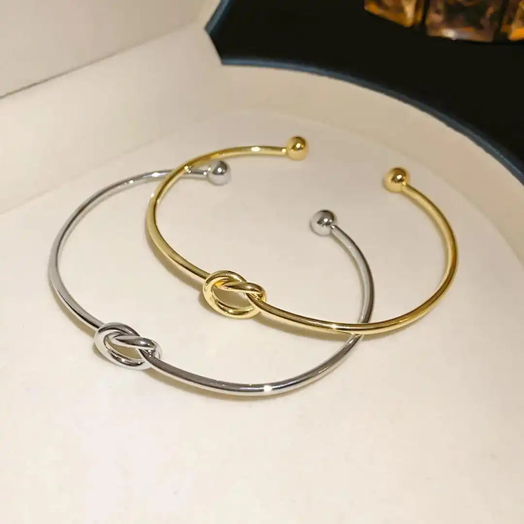Pulsera Ajustable de Nudo Dorado