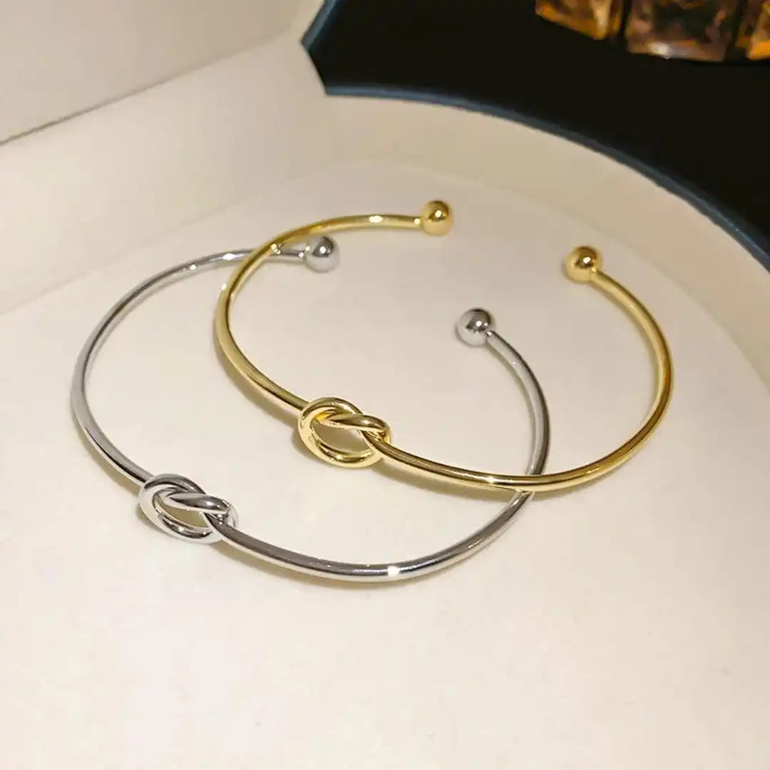 Pulsera Ajustable de Nudo Dorado