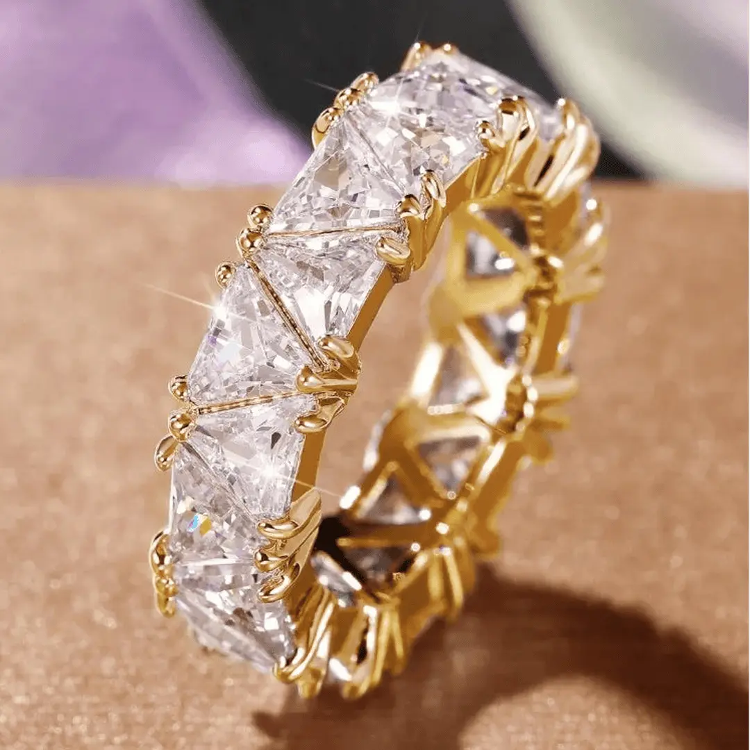 Anillo Vintage con Piedra Triangular