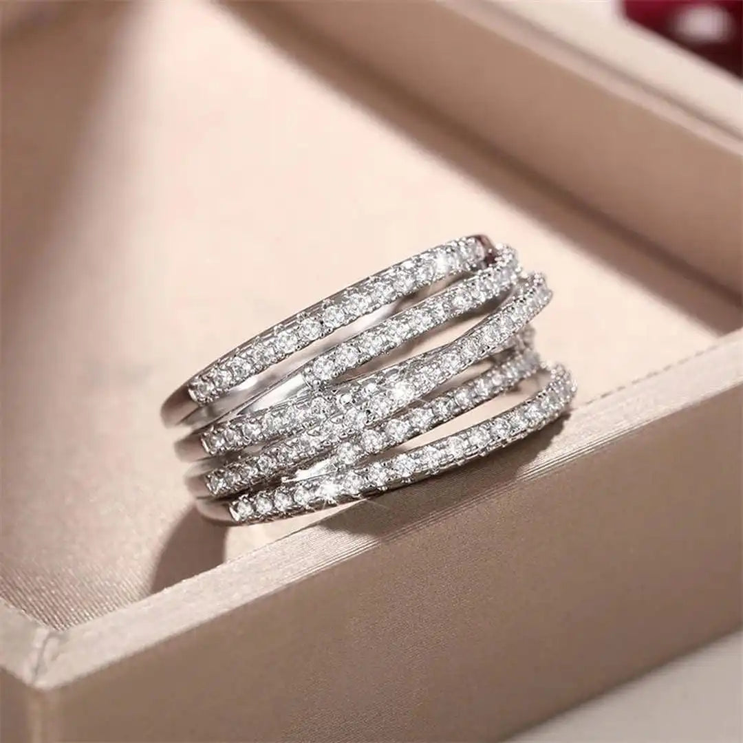 Anillo de Cruz con Circonita en Capas