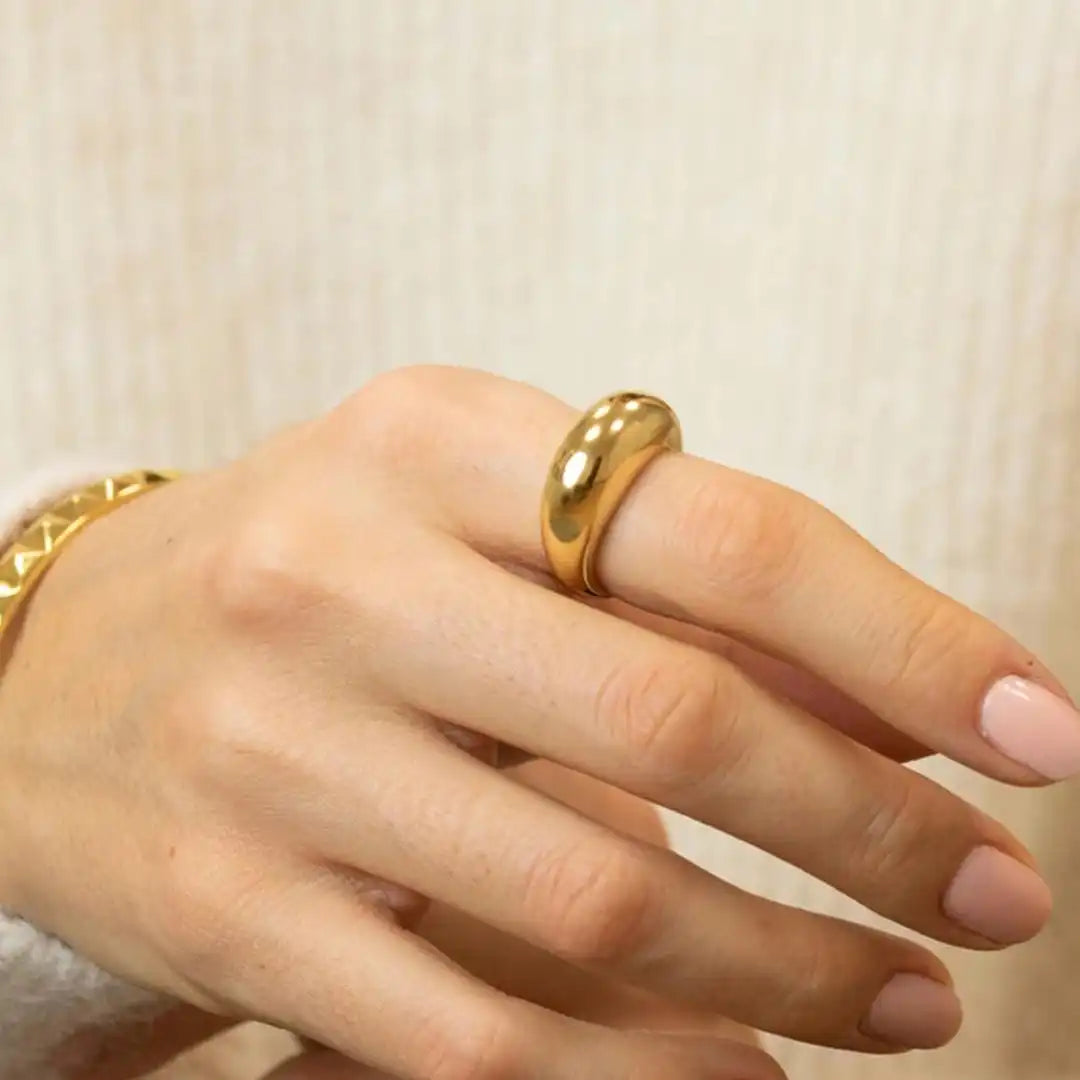Anillo de Arco Dorado Intemporal
