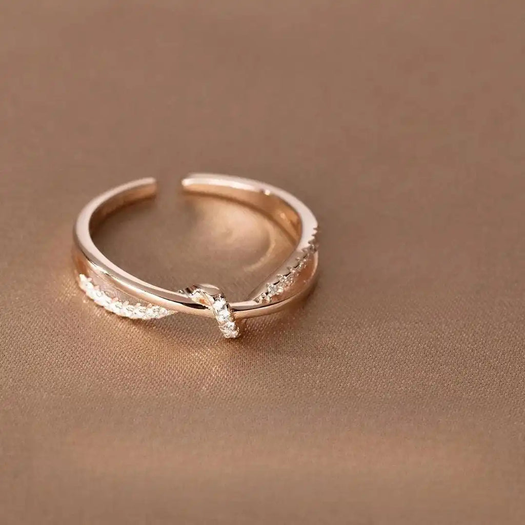 Anillo Clásico de Cruz y Nudo
