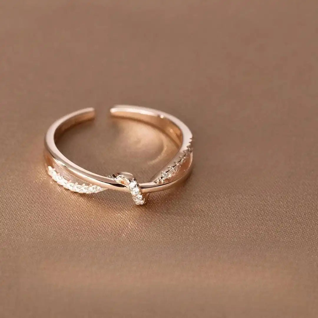 Anillo Clásico de Cruz y Nudo