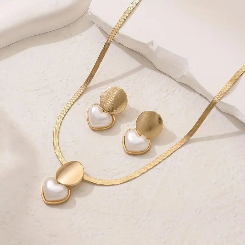 Conjunto de Collar y Pendientes de Corazón Vintage en Oro