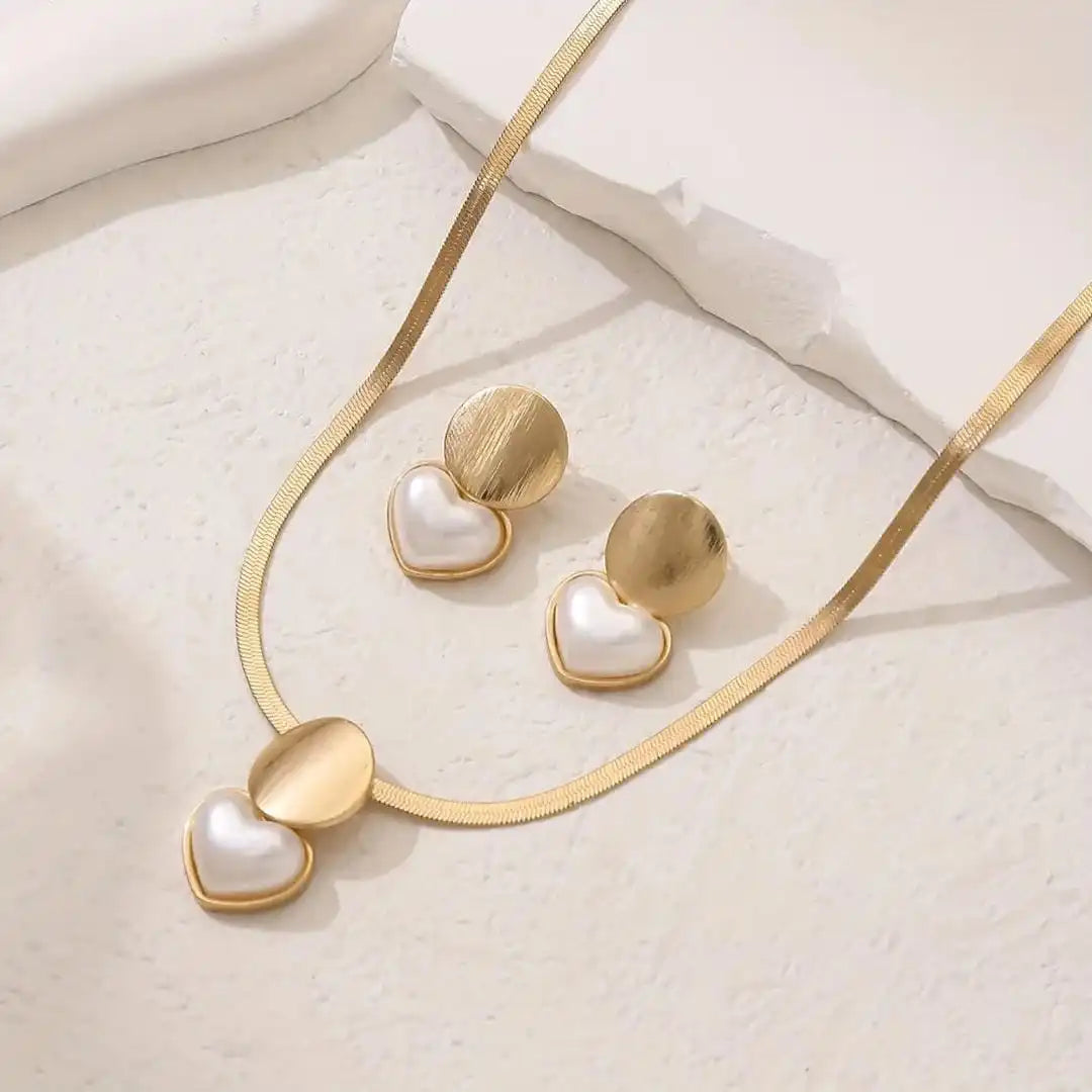 Conjunto de Collar y Pendientes de Corazón Vintage en Oro