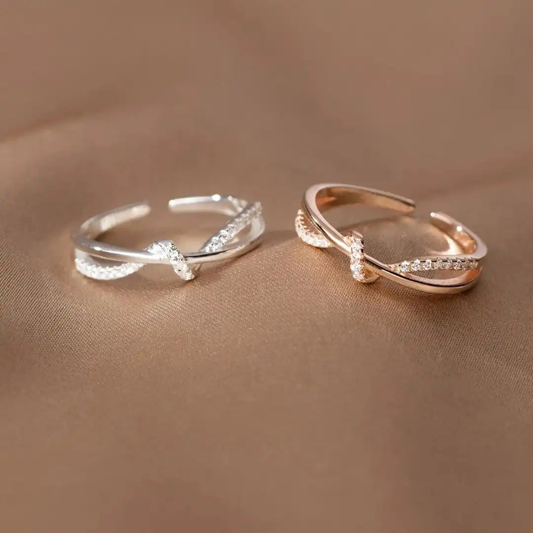Anillo Clásico de Cruz y Nudo