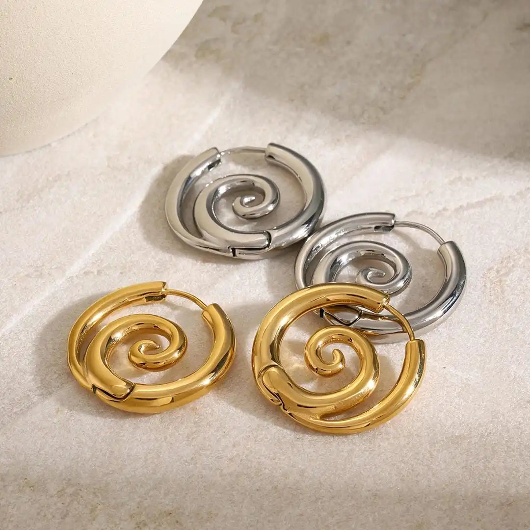 Pendientes Atemporales de Espiral en Oro