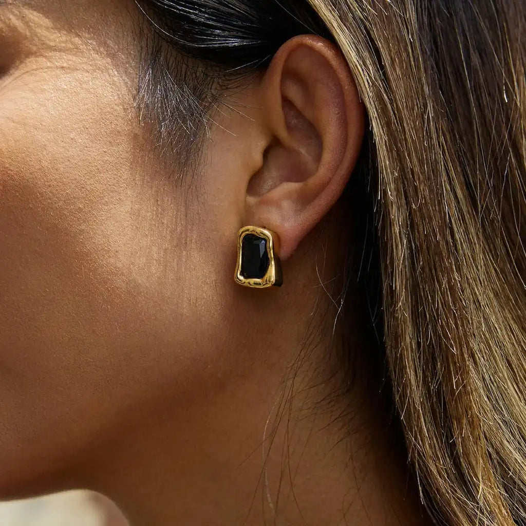 Pendientes Atemporales de Circón Cuadrado en Oro