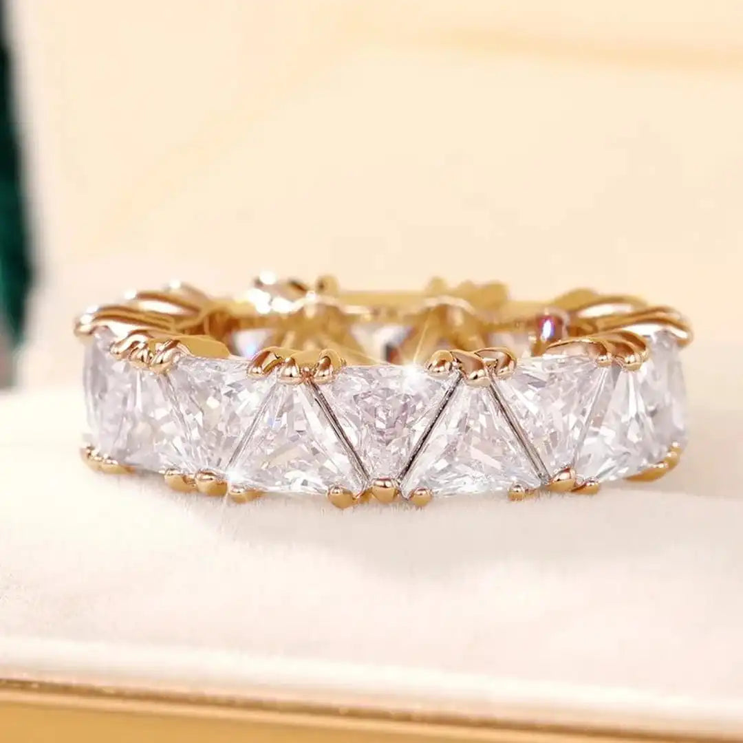 Anillo Vintage con Piedra Triangular