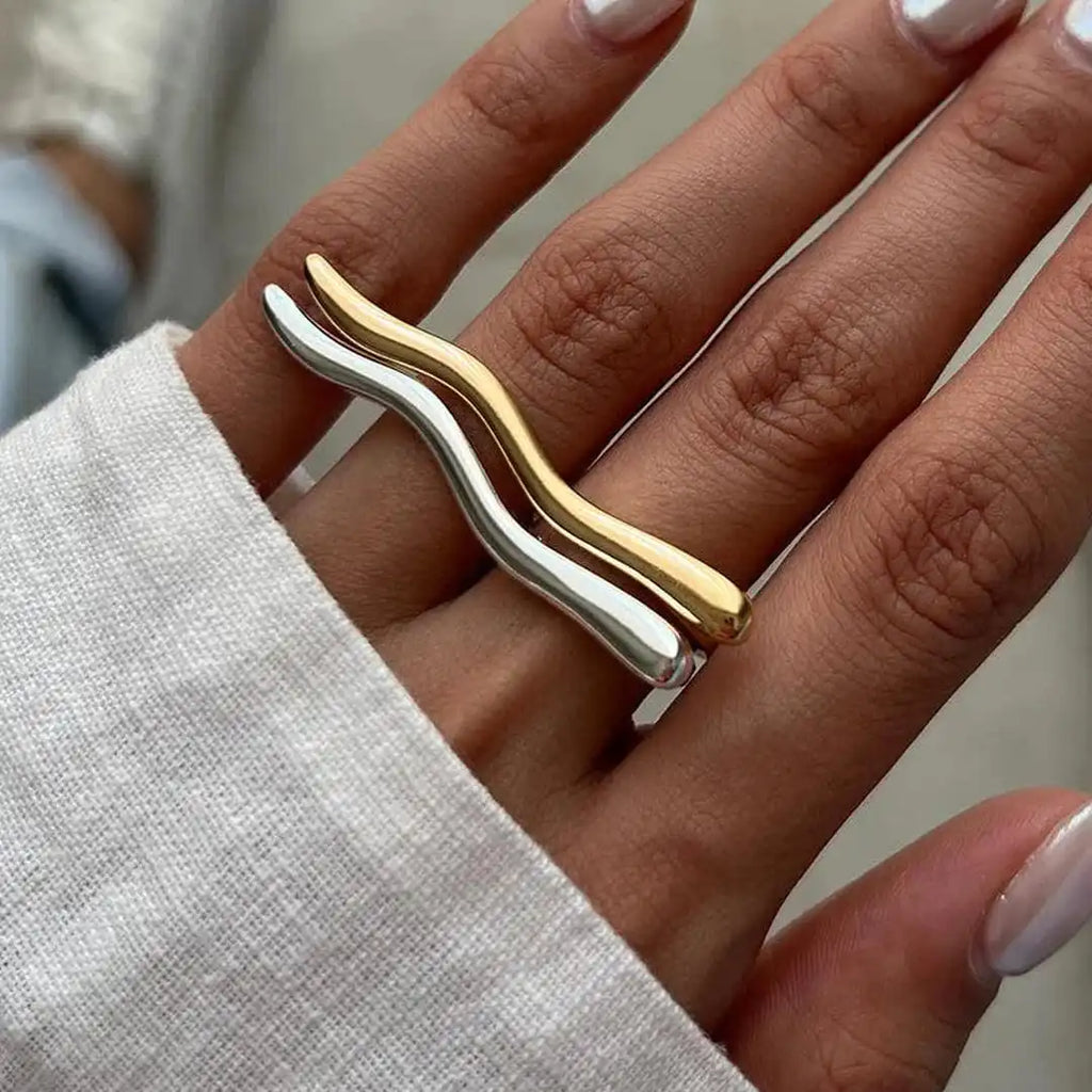 Anillo Minimalista de Ramita en Oro