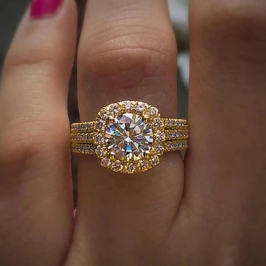 Anillo Statement con Halo de Pavé y Talla Cojín