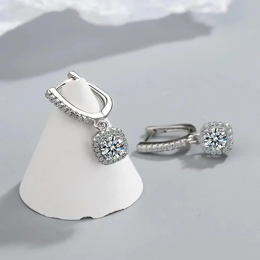 Pendientes Clásicos de Piedra en Oro Blanco