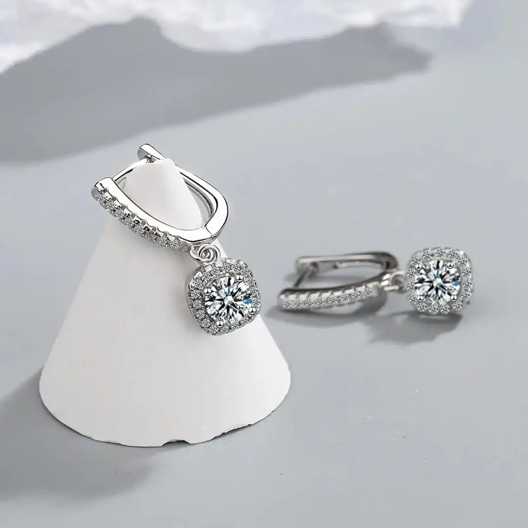 Pendientes Clásicos de Piedra en Oro Blanco