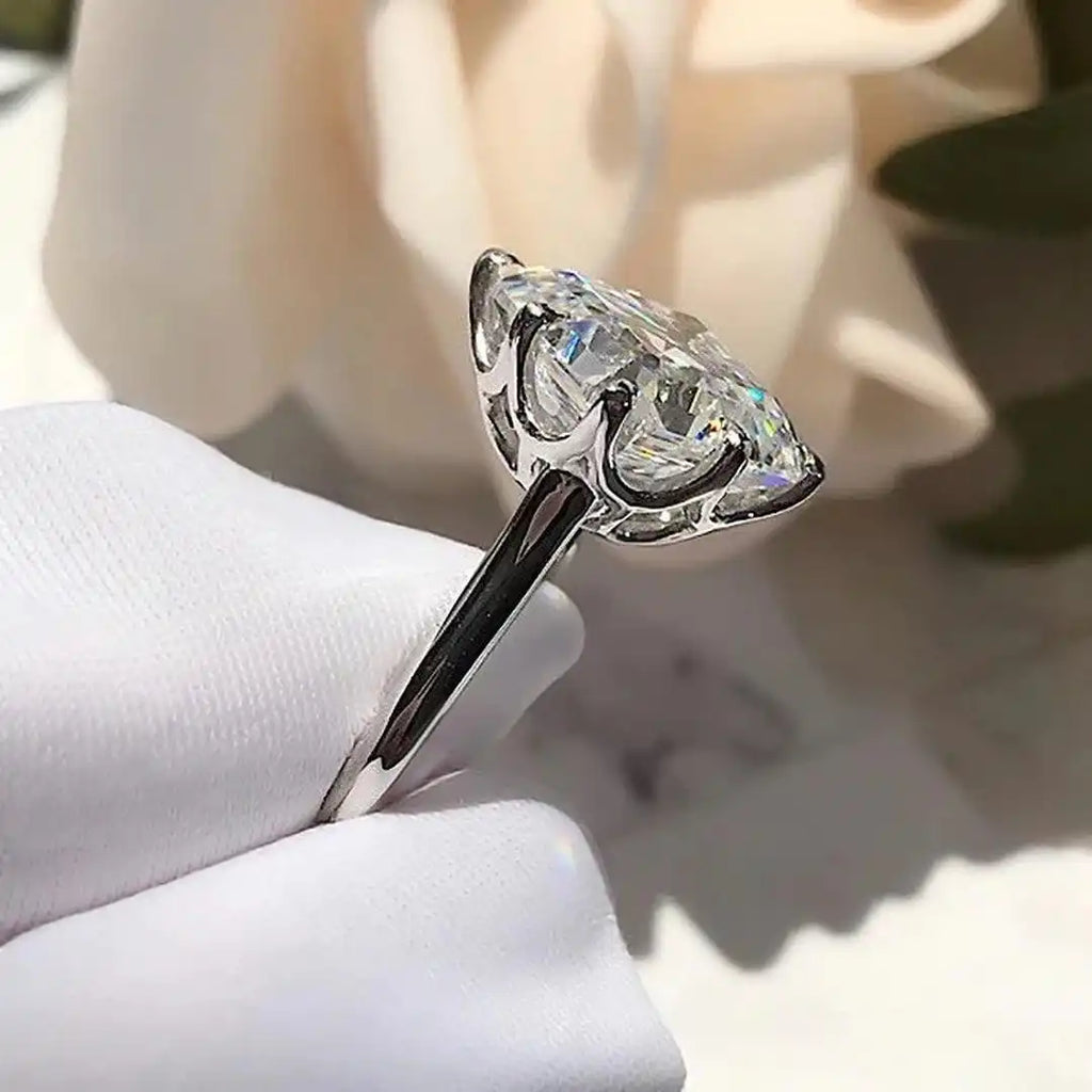 Anillo Dorado de Circonita Cúbica Intemporal