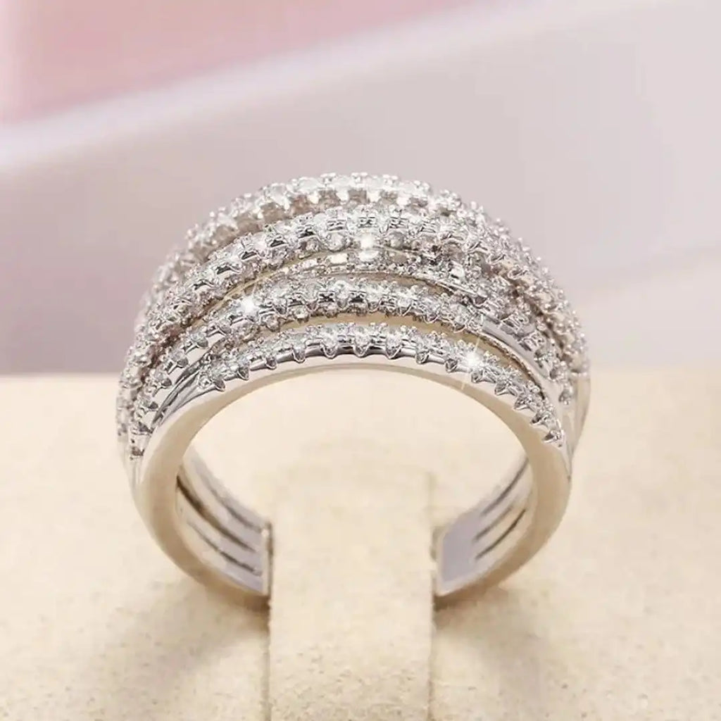 Anillo de Cruz con Circonita en Capas