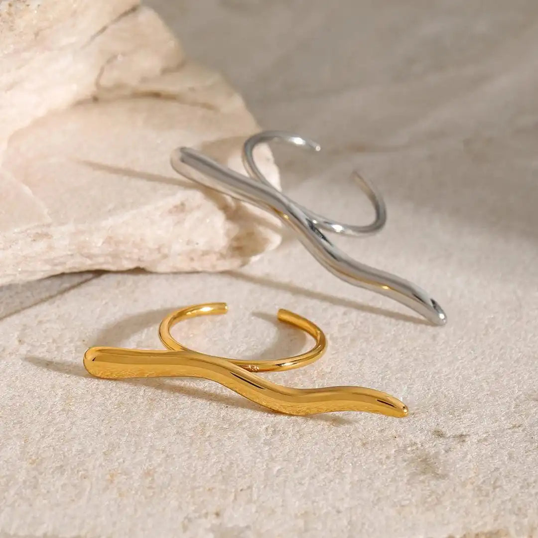 Anillo Minimalista de Ramita en Oro