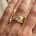 Anillo de Hoja Exquisito con Circonita Incrustada en Oro