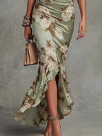 Loretta | Vestido Largo Asimétrico en Satén Verde con Escote en V, Mangas Abullonadas Acampanadas y Estampado Floral