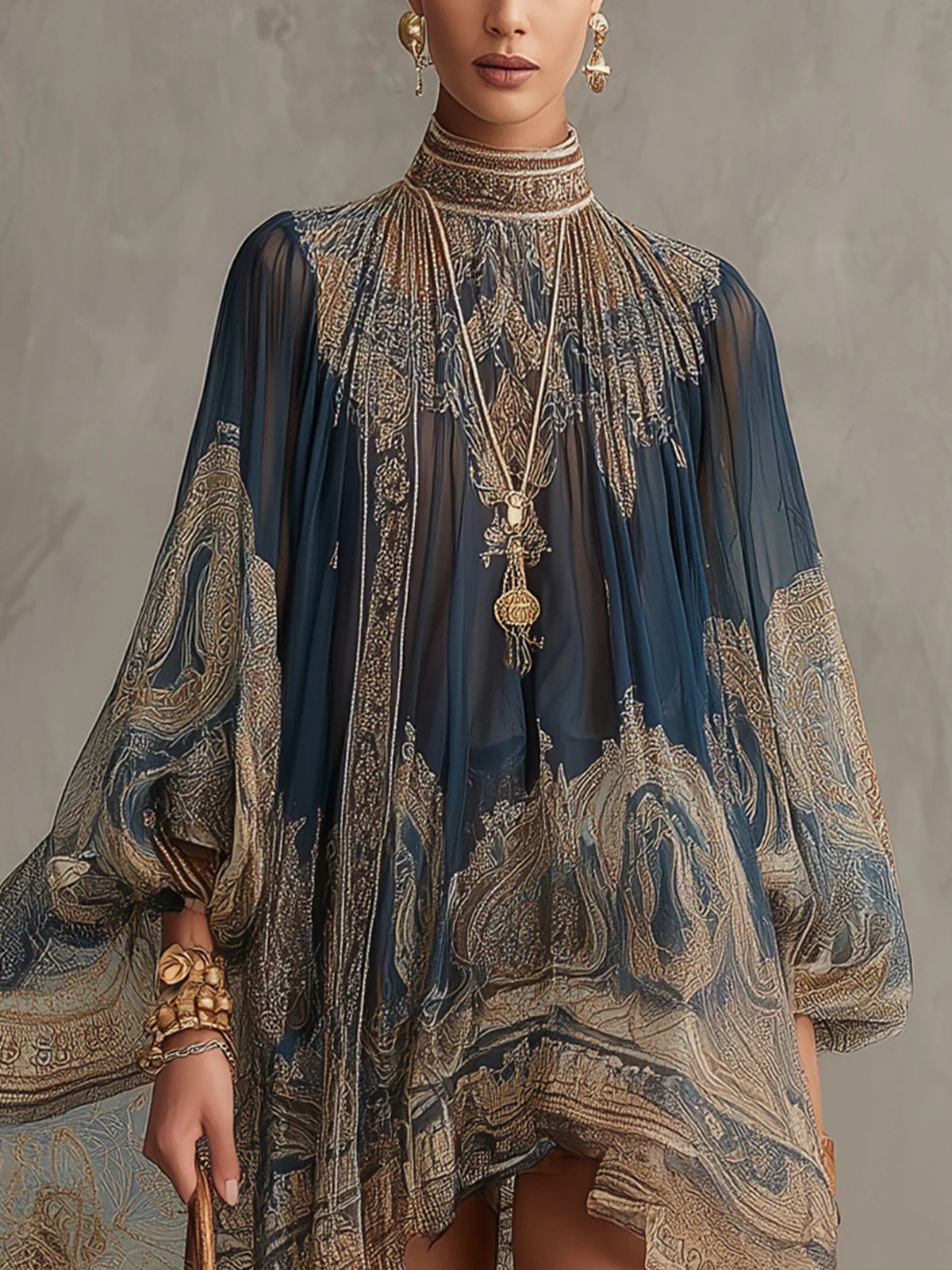 Vestido mini azul marino de chifón con cuello asimétrico y estampado barroco