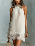 Vestido mini con estilo, escote en V de encaje, en un tono blanco roto