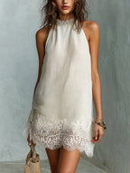 Vestido mini con estilo, escote en V de encaje, en un tono blanco roto