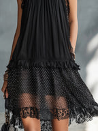 Ottilia | Vestido mini negro de corte trapecio, escote cuadrado y acabados de encaje