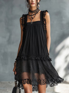 Ottilia | Vestido mini negro de corte trapecio, escote cuadrado y acabados de encaje