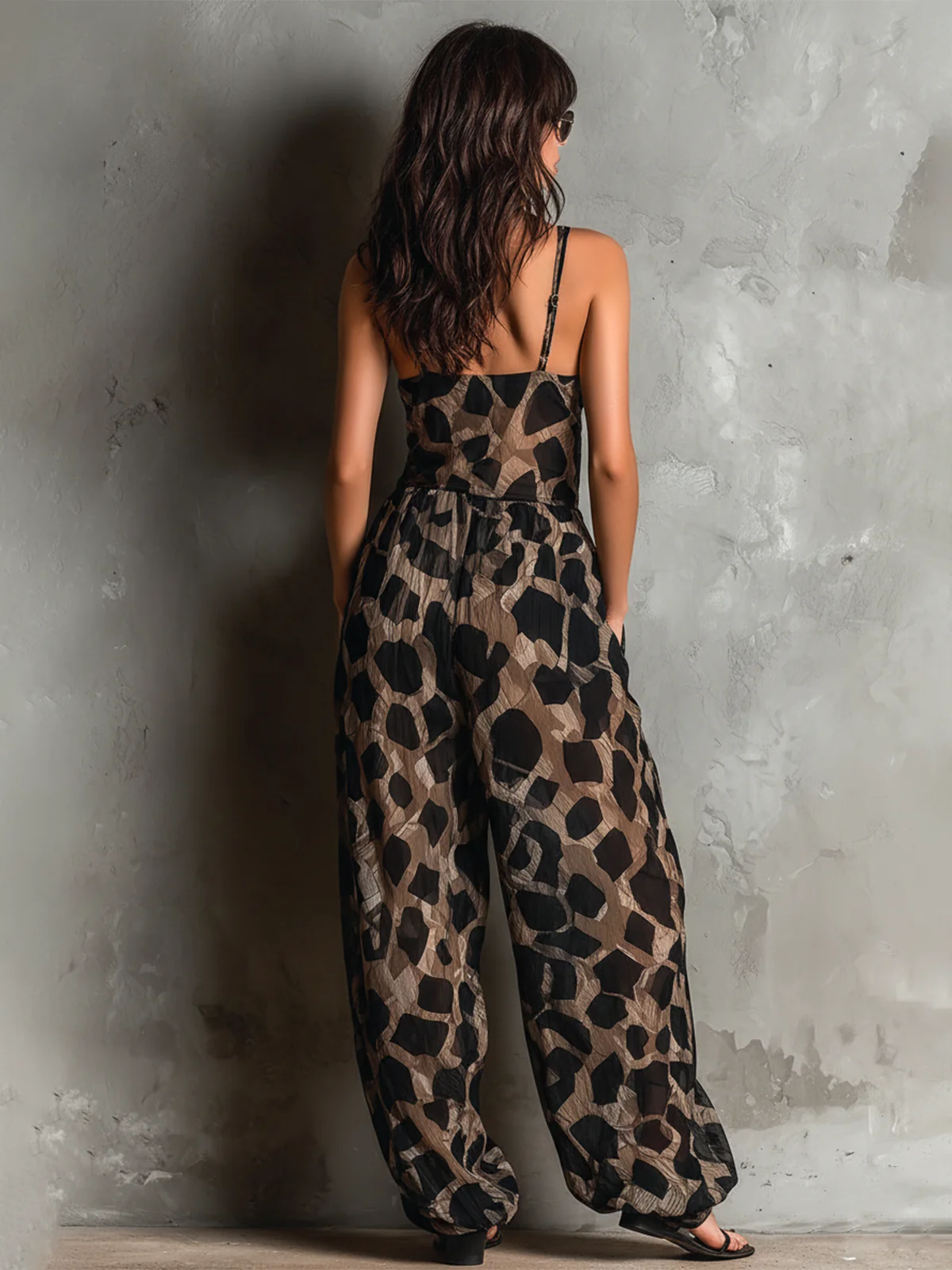 Zaira | Mono de Estampado de Leopardo con Escote en V, Tirantes Finos y Lazada en la Cintura