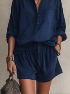 Conjunto de camisa holgada azul marino con bolsillos y shorts con cordón ajustable