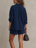 Conjunto de camisa holgada azul marino con bolsillos y shorts con cordón ajustable