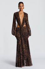 Estiloso vestido largo estampado de leopardo de invitada de boda con manga larga y escote profundo | Largo