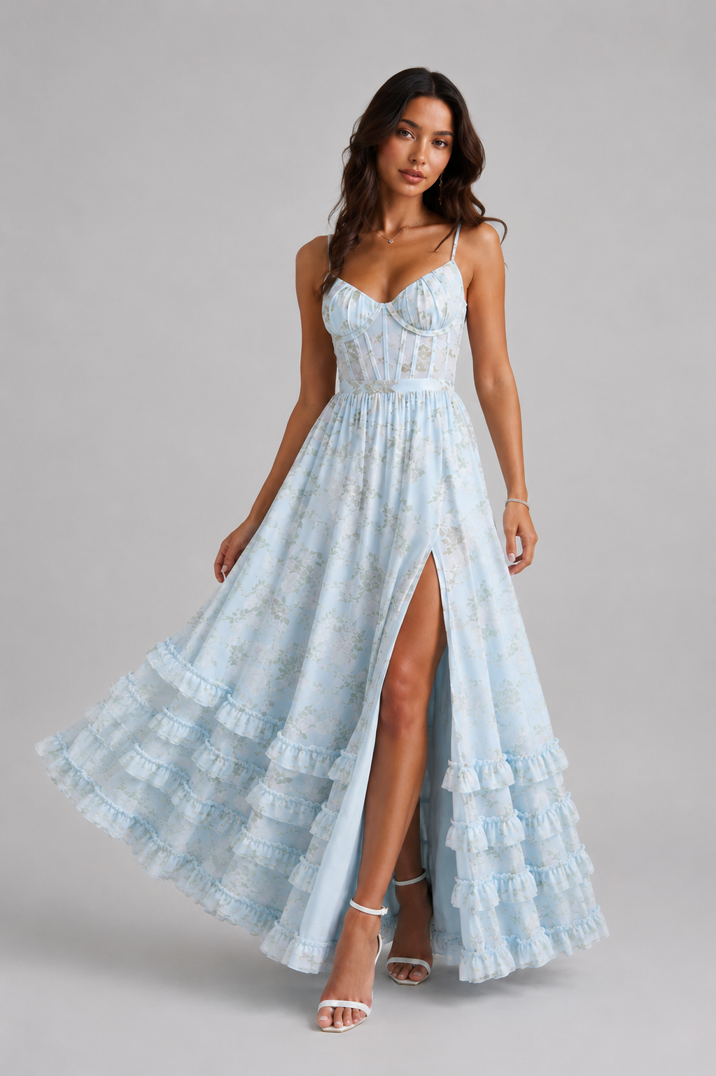 Estiloso vestido largo floral de invitada de boda con efecto corsé y volantes en el bajo | Largo