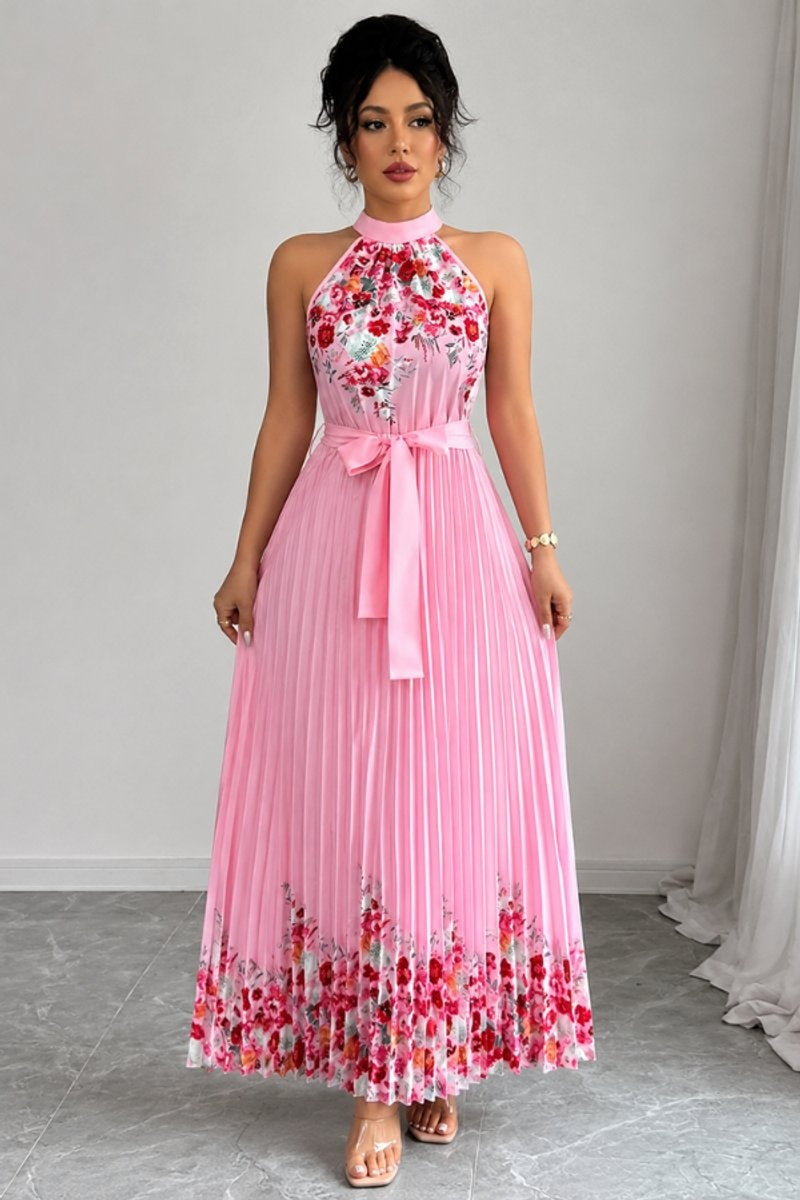 Elegante vestido largo de invitada de boda plisado floral con cuello halter y cinturón | Maxi